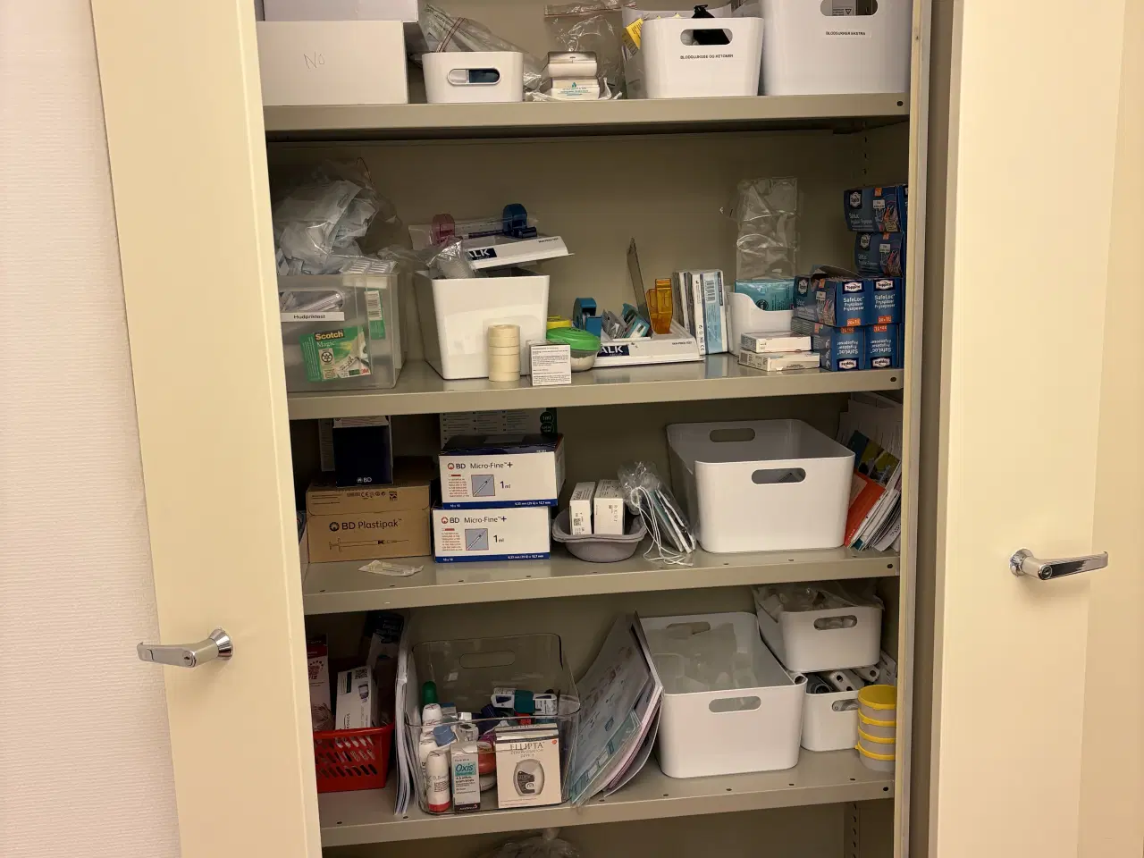 Billede 3 - Fire aflåselige arkivskabe i metal