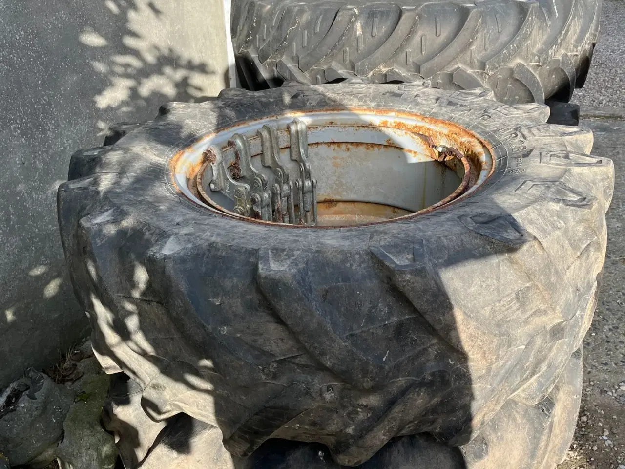 Billede 2 - Tvillingehjul 520/70R38 + 420/70R28 AP Sæt for/bag