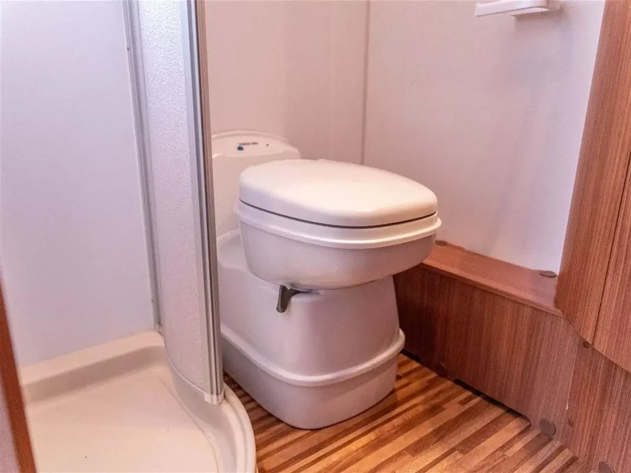 Billede 32 - 2013 - Adria Adora 563 PT   Rigtig fin vogn med køjer og dobbeltseng