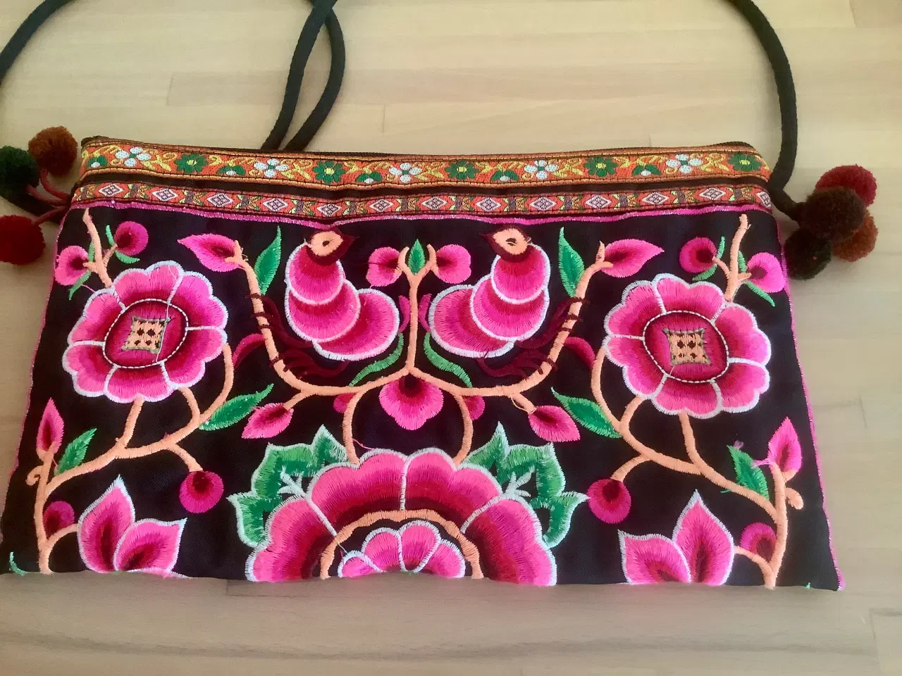 Billede 2 - Skuldertaske med blomster.