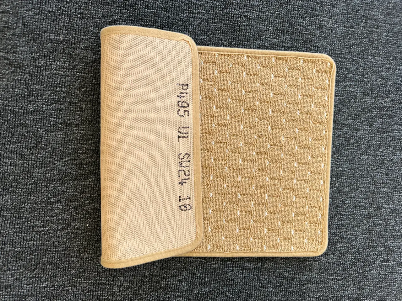 Billede 6 - Gulvtæppe til Hobby campingvogn 