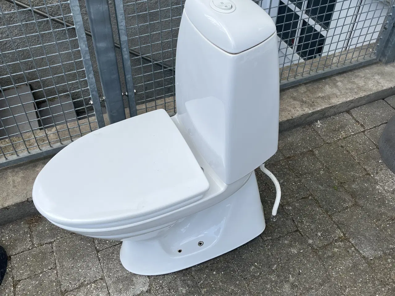 Billede 1 - Ifø Cera toilet med sæde