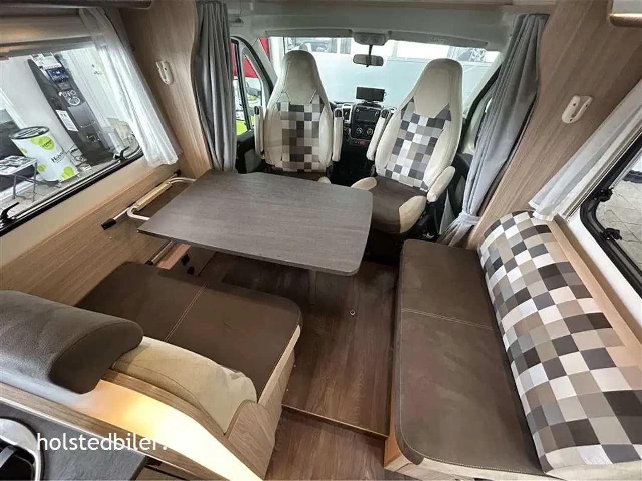Billede 9 - 2019 - SunLight T 67 Activ   Km 42000 - 5 selepladser - hævesænkeseng.