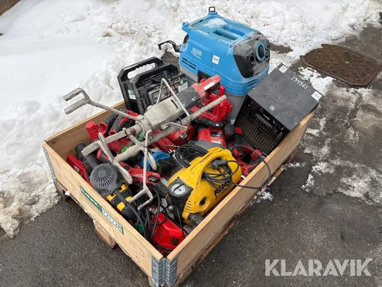 Billede 1 - Assorteret håndværktøj og støvsuger - 1 palle