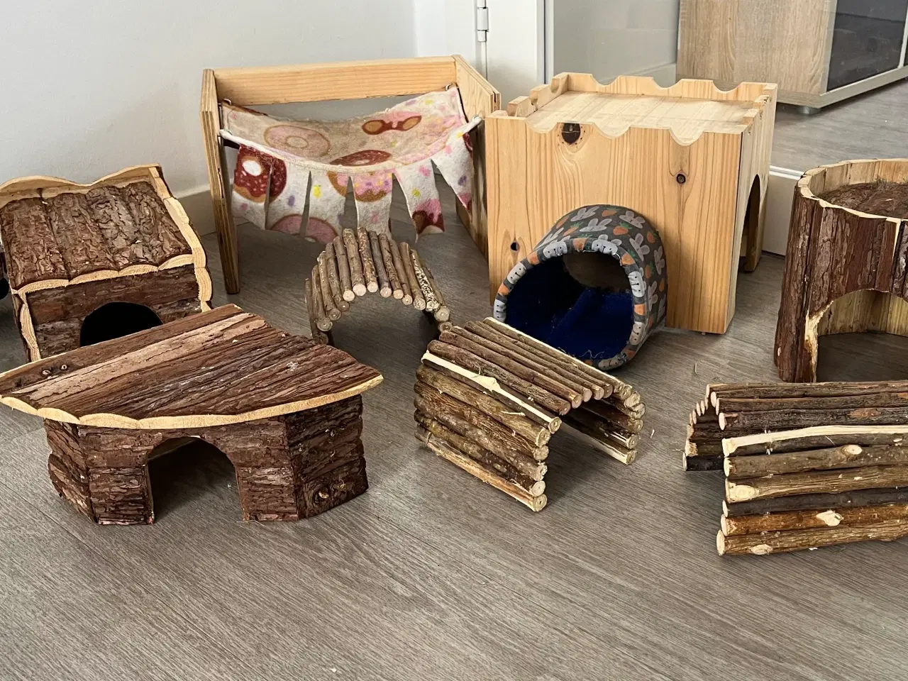 Billede 9 - To hun maresvin sælges med bur og alt tilbehør 