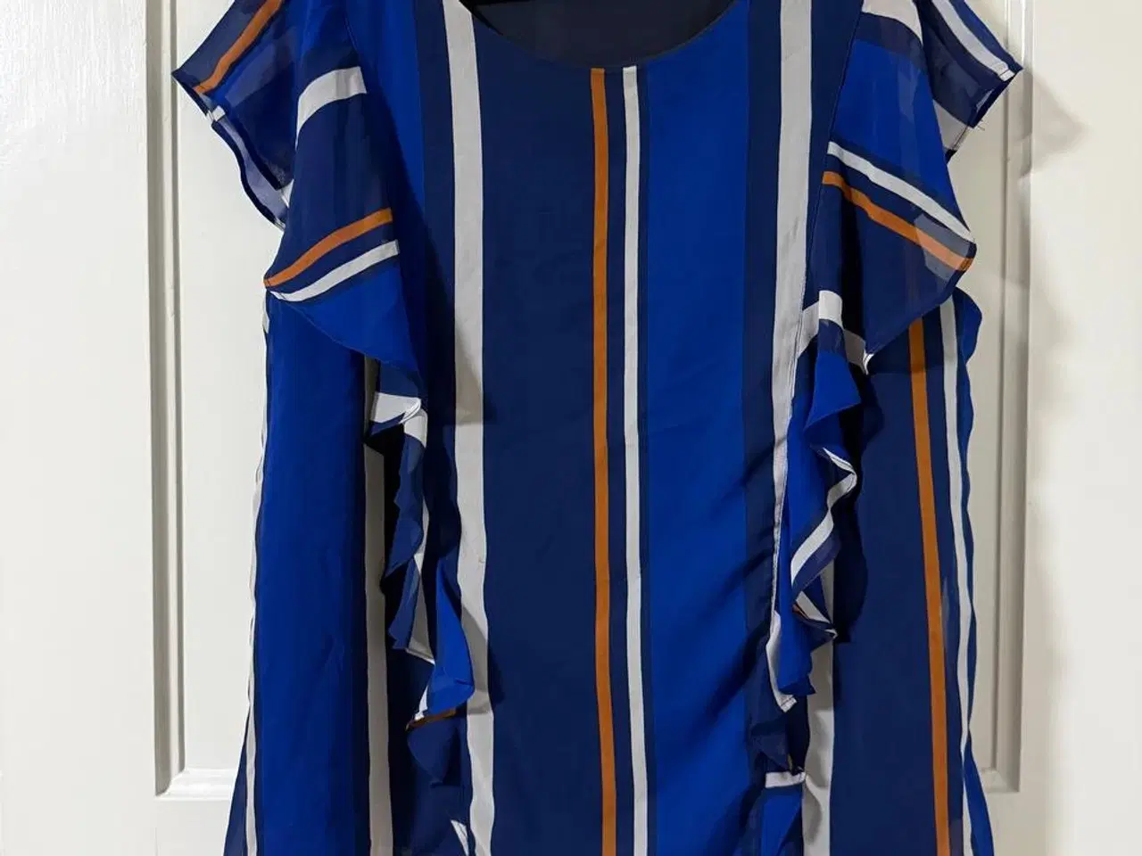 Billede 1 - Saint Tropez bluse – blå stribet med flæser