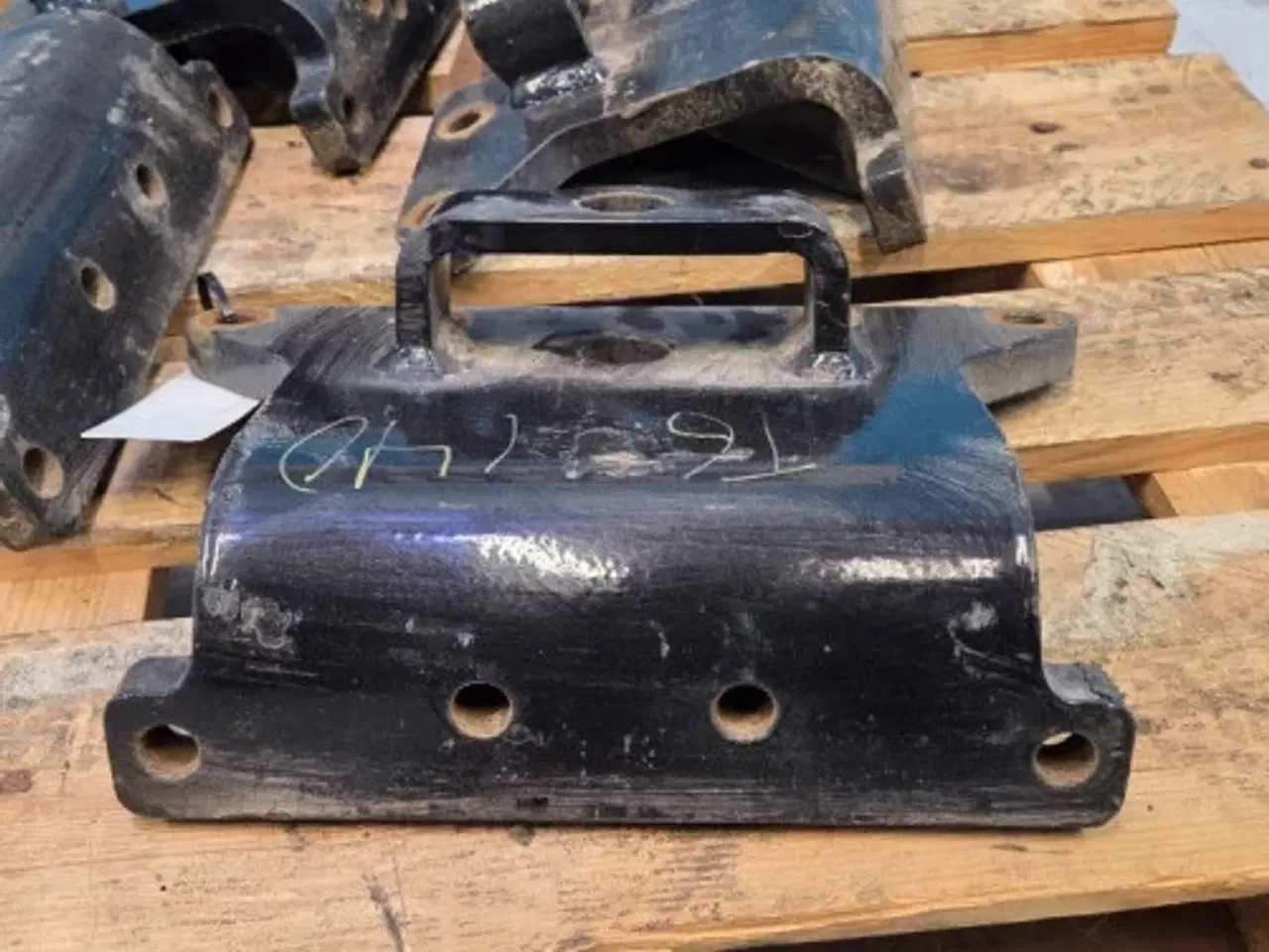 Billede 11 - New Holland T6.125 Beslag 87633845  6Stk