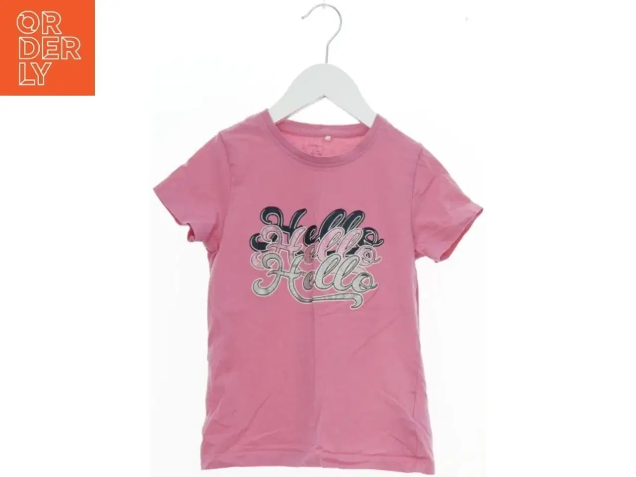 Billede 1 - Lyserød T-shirt med tekst fra Name It (str. 122)