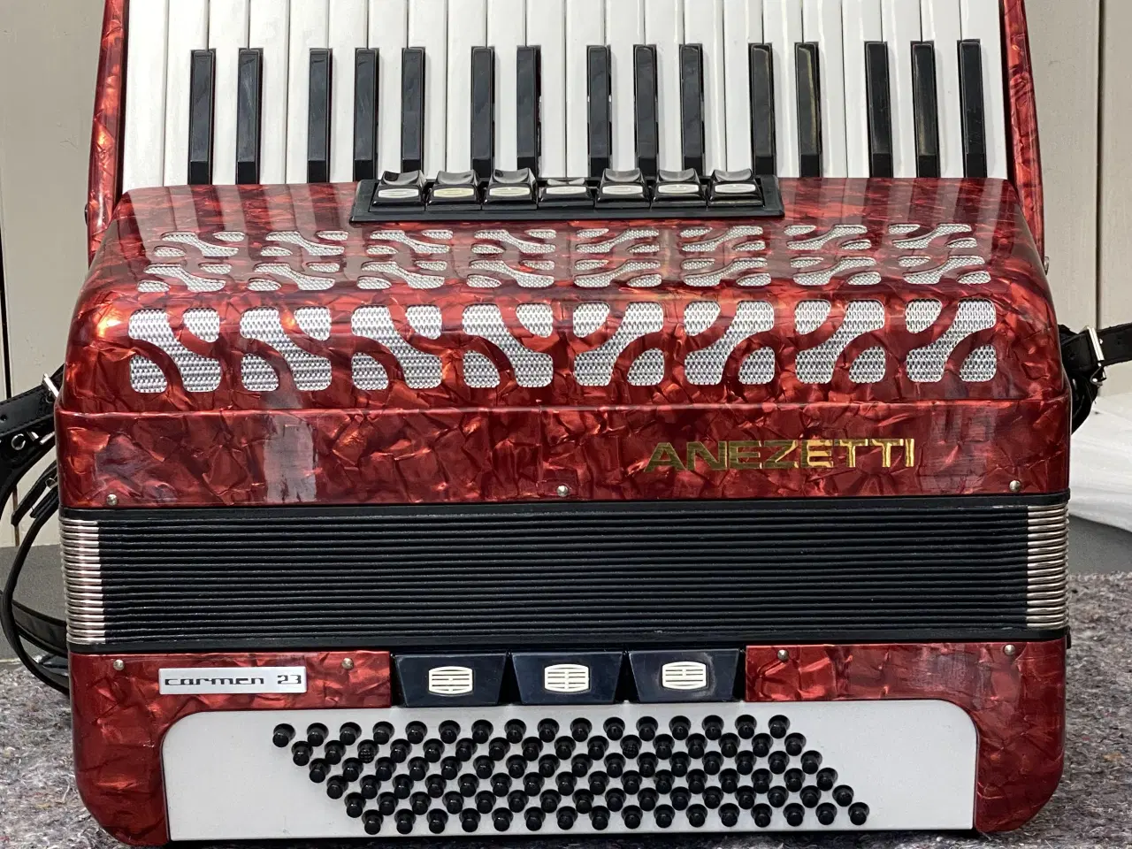 Billede 10 - ANEZETTI harmonika – 37 tangenter – flot blodrød