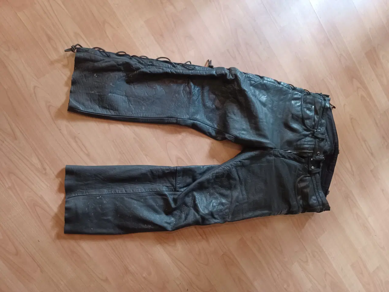 Billede 1 - Læderbukser (størrelse54)