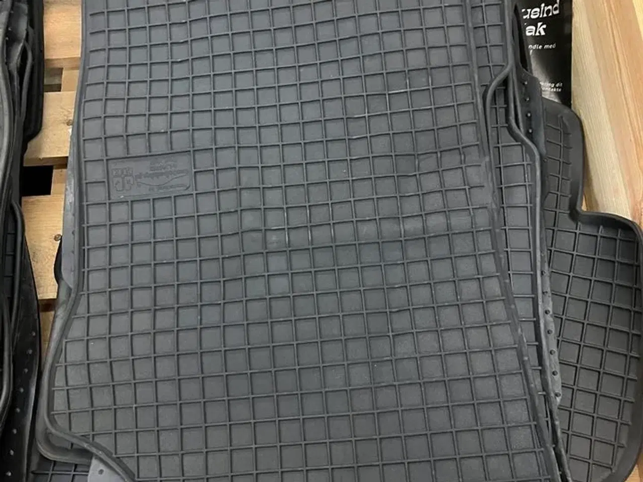 Billede 2 - 44 stk. bilmåtter, ass. Farver og størrelser