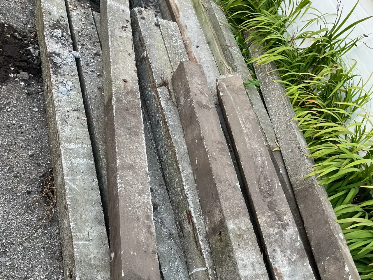 Billede 2 - Beton pæle evt til hegn