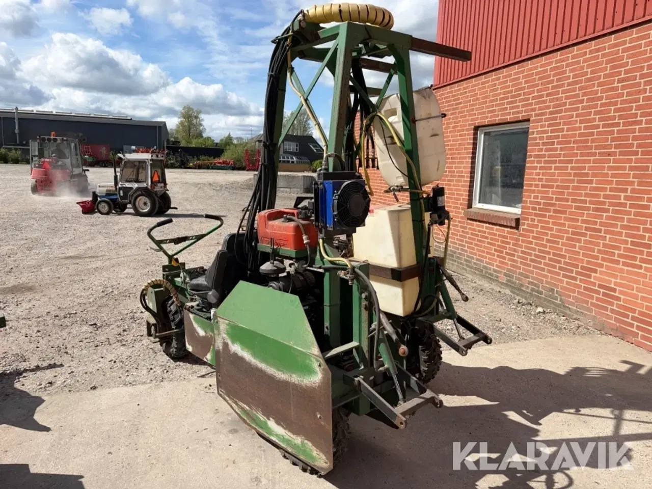 Billede 5 - Portaltraktor Jutek med redskaber