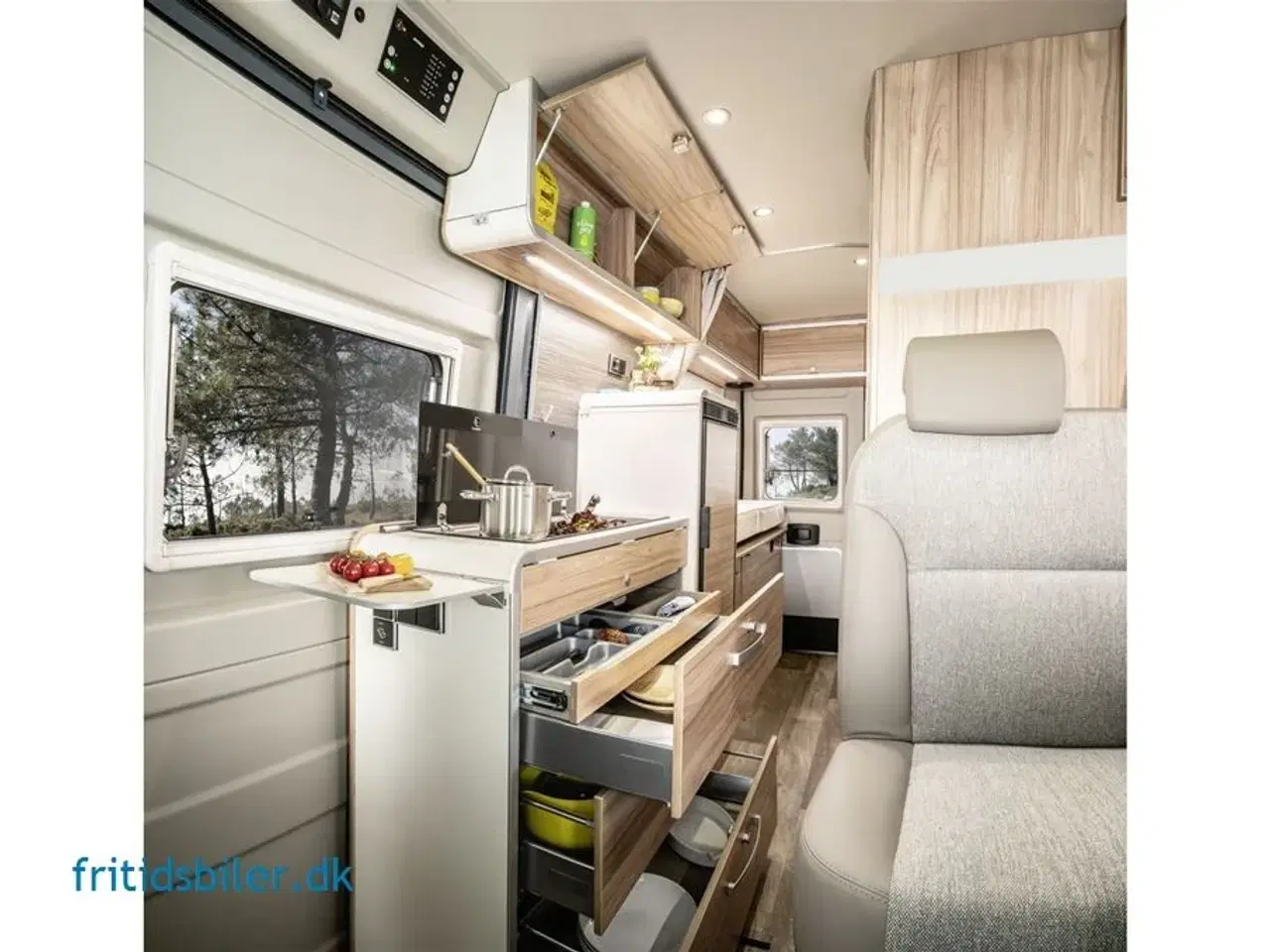 Billede 10 - 2024 - Hymer Campervan Yellowstone   Hymer Campervan Yellowstone Hymers flagskib indnefor Fritidsbiler masser af plads og med 2 enkeltsenge