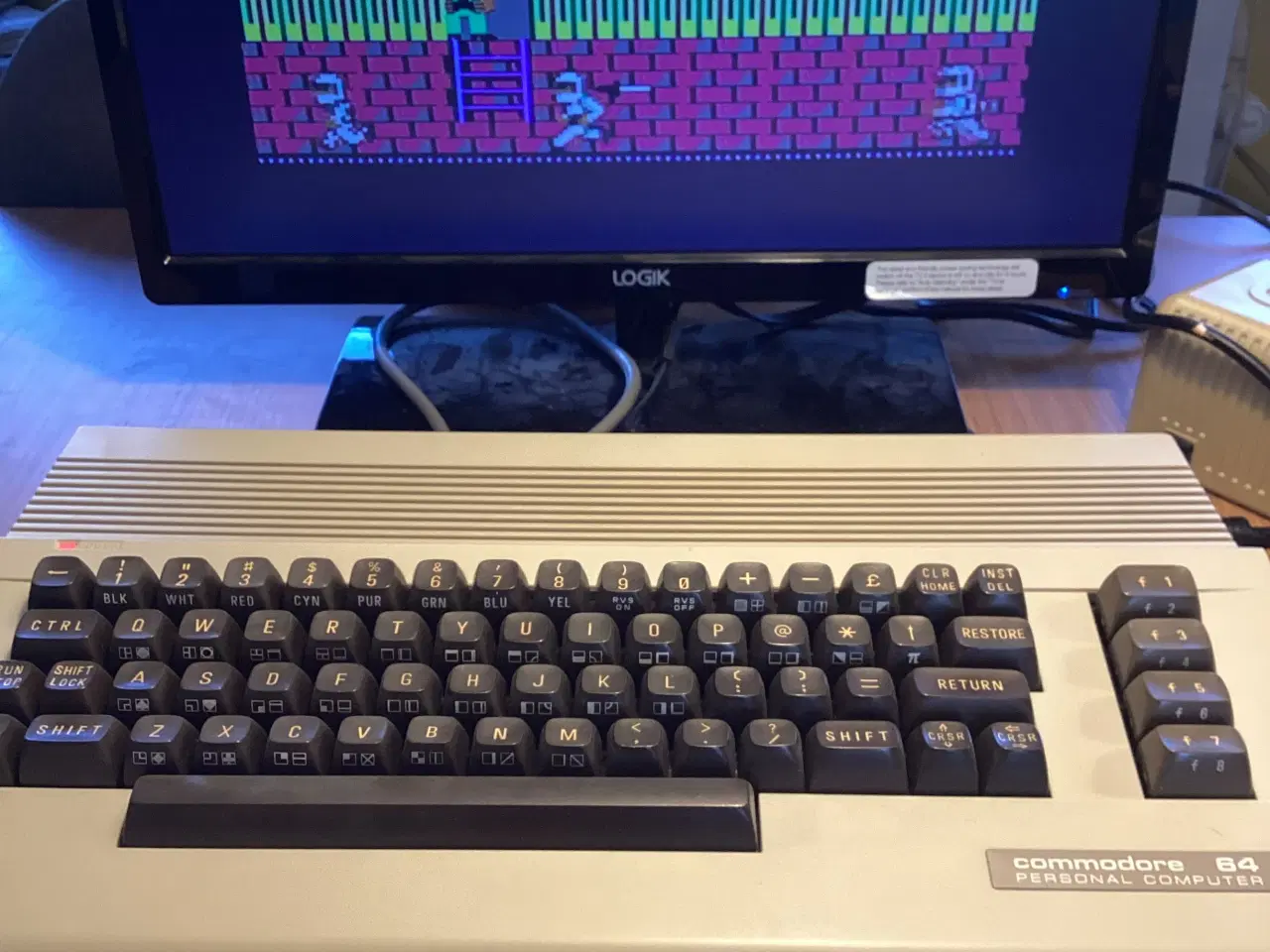 Billede 10 - Commodore 64 med spil og tilbehør