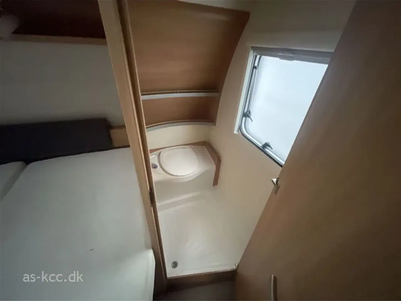 Billede 5 - 2019 - Knaus Südwind 500 FSK Knaus Südwind 500 FSK årg. 2019 6 sovepladser, 5 siddepladser, Isabella Commodore 3 m fortelt, mover.