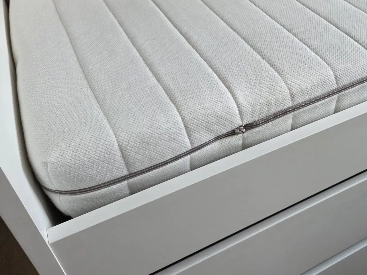 Billede 5 - Seng med opbevaring, hvid