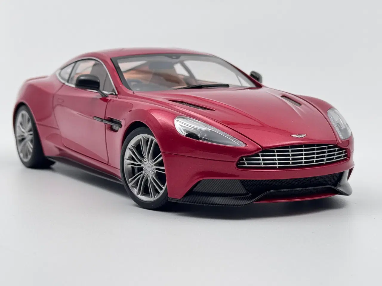 Billede 13 - AUTOart 2015 Aston Martin Vanquish 6.0 V12 1:18