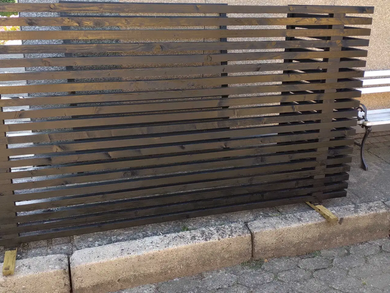 Billede 8 - Bruges også som varmepumpe skjuler. Skraldeskjul.