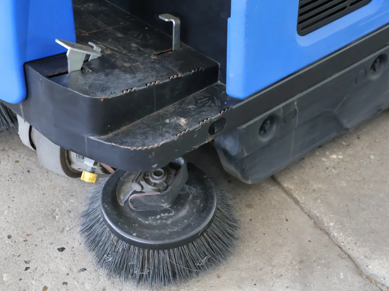 Billede 3 - Nilfisk floortec R870 fejemaskine