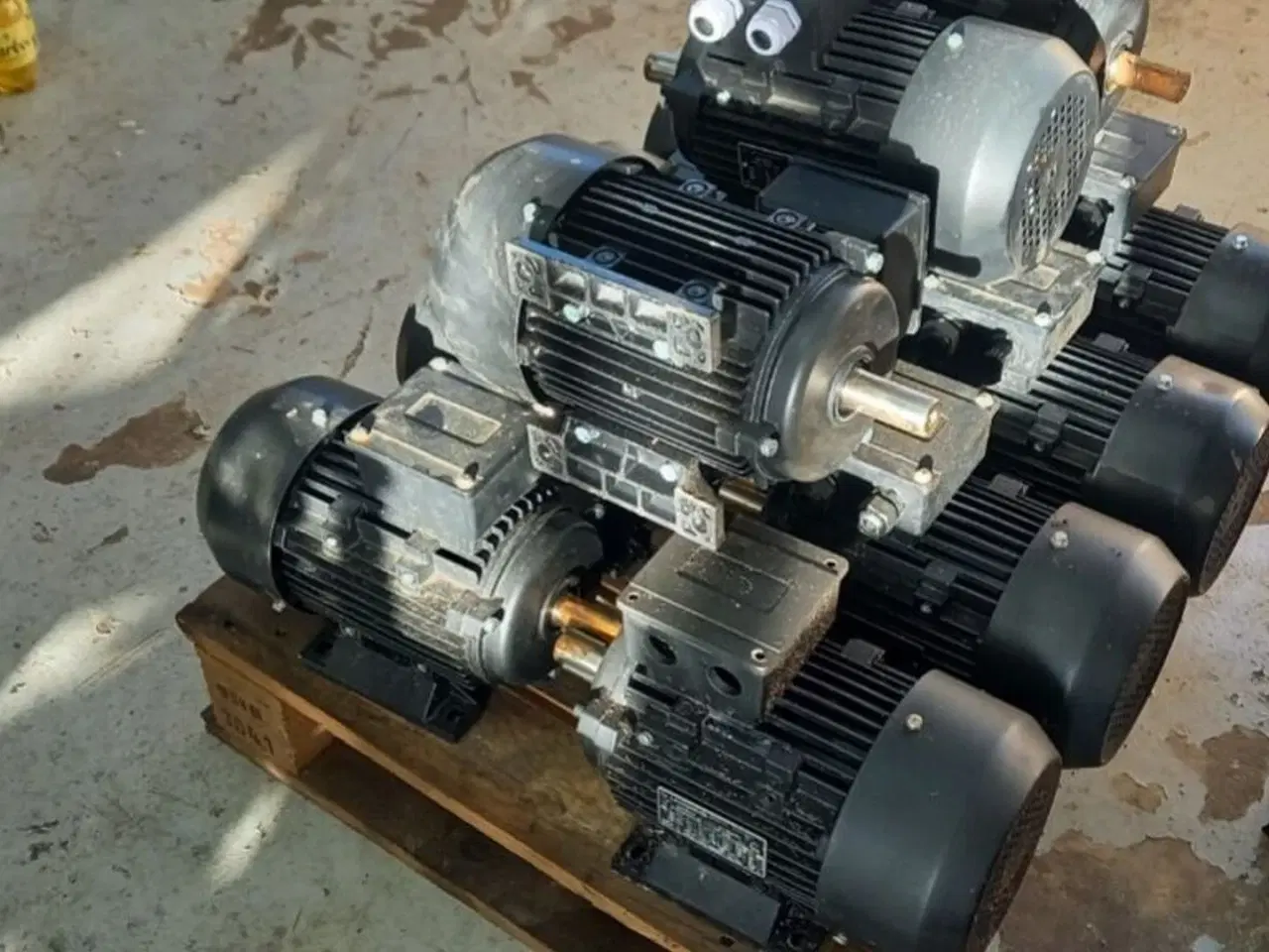 Billede 1 - Motor Fabrika 3-faset El motor 2,8 KW ( palle med 11 stk. )