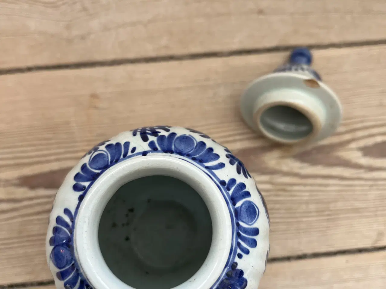 Billede 7 - Delft krukke med låg