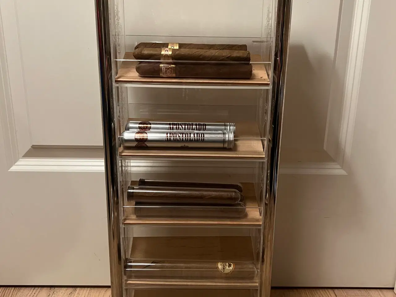 Billede 4 - Smukt udstillings skab