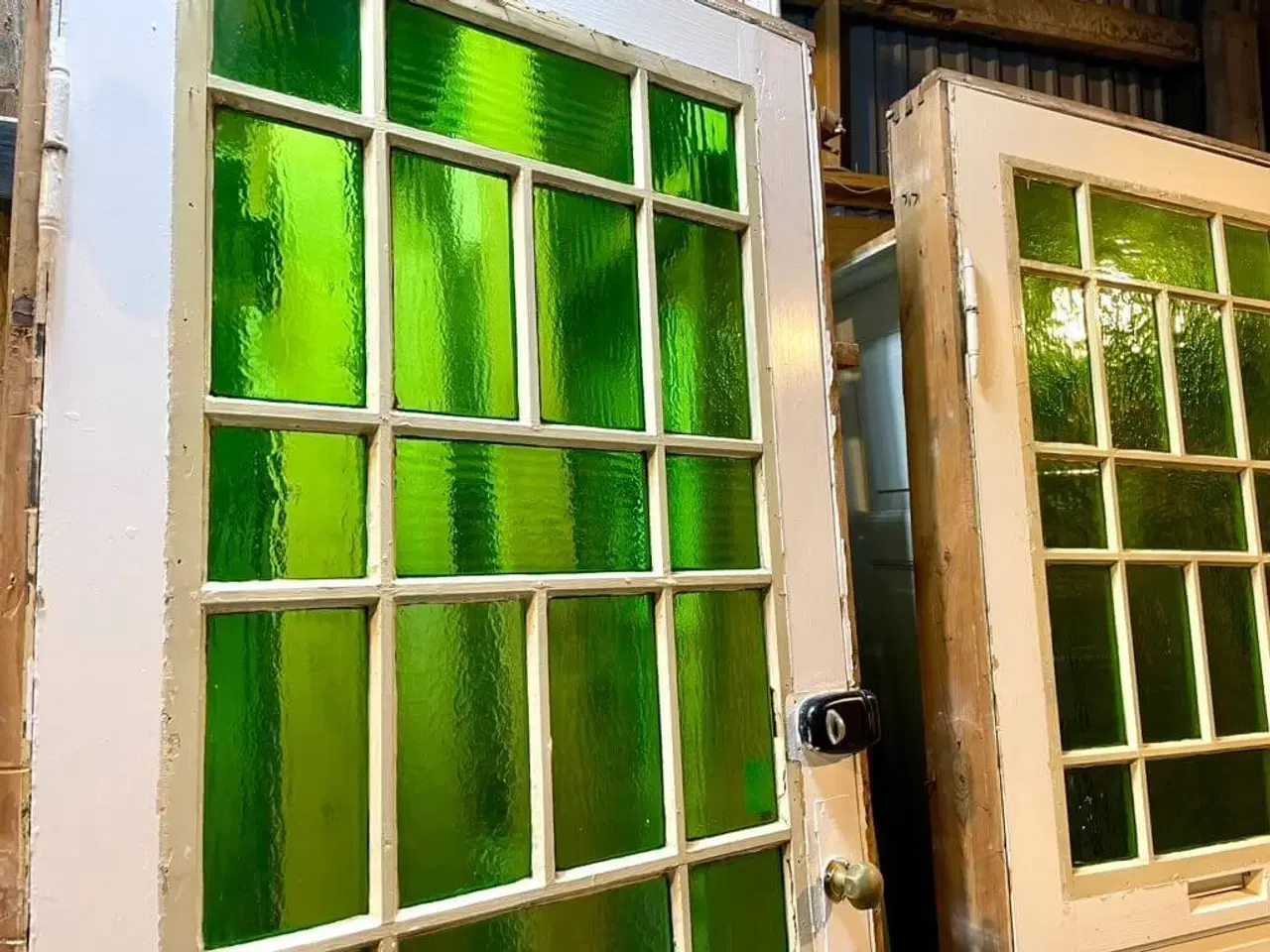 Billede 2 - Smuk, venstrehængt opgangsdør m. karm