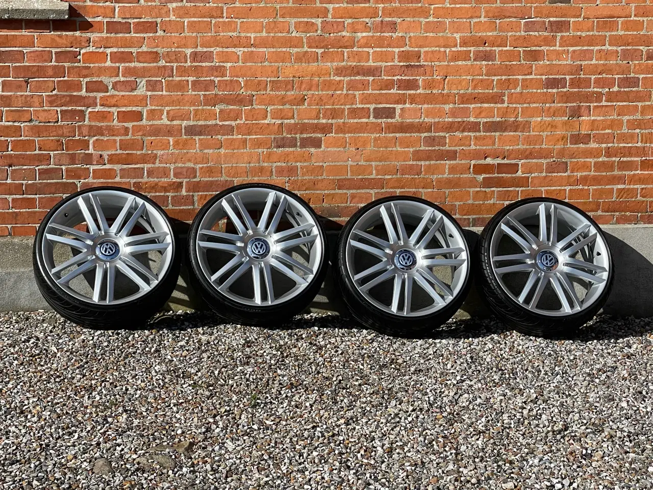 Billede 5 - Alufælge, 20" 215/30/R20 Der er 2 krydsmål 5 x112