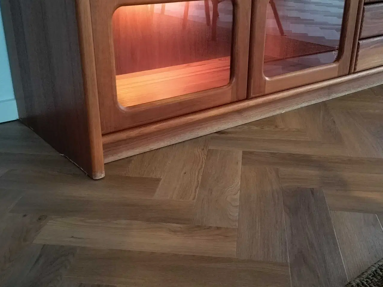 Billede 9 - Dyrlund skænk i teak