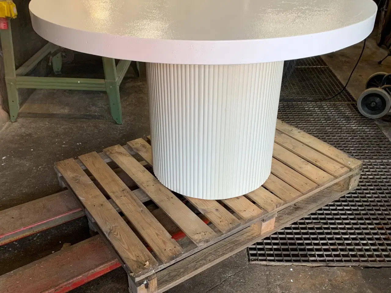 Billede 1 - Havebord i fiberbeton