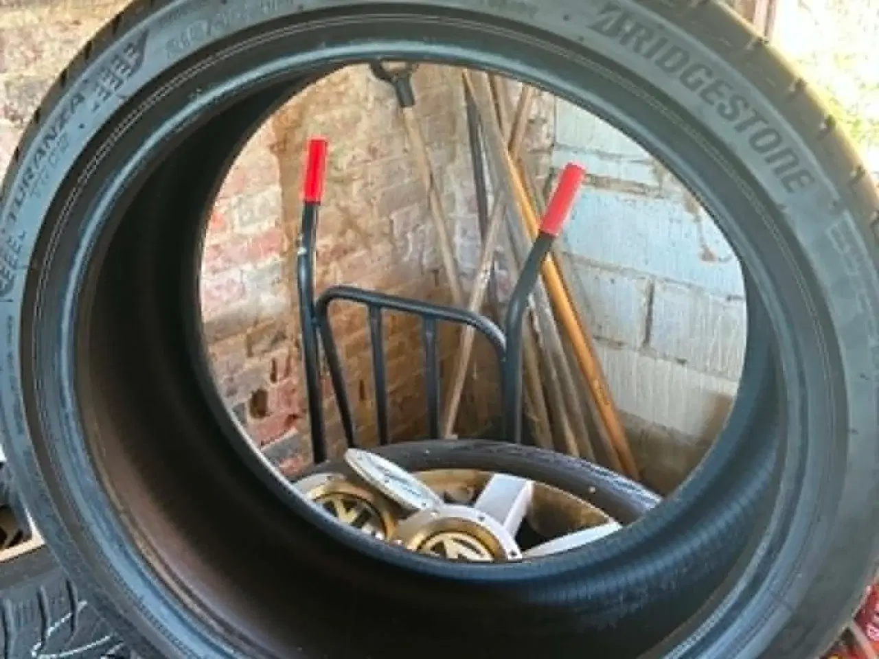 Billede 2 - 2 sommerdæk 215-40-18, Bridgestone, 