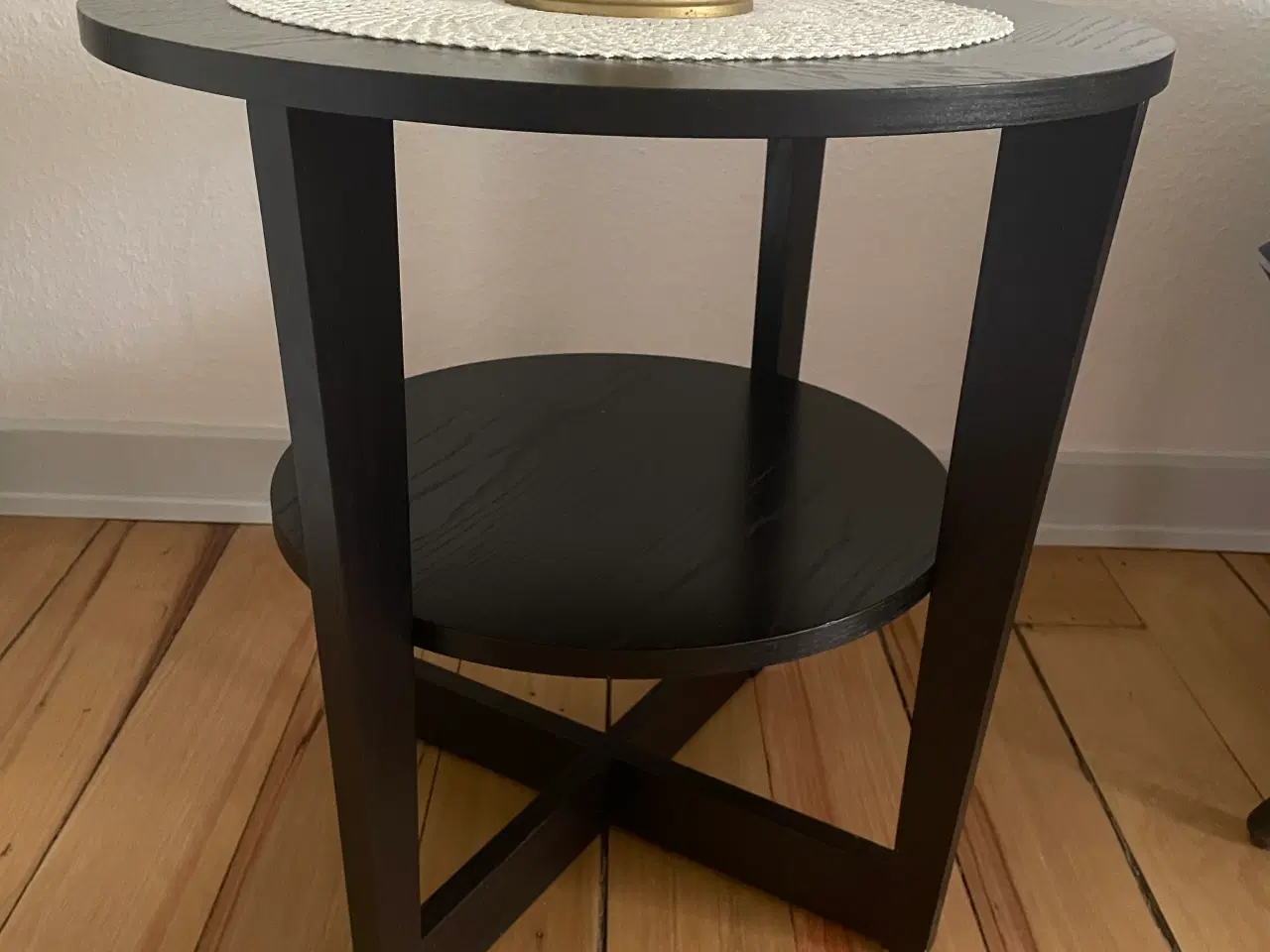 Billede 1 - Flot rundt sidebord i træ