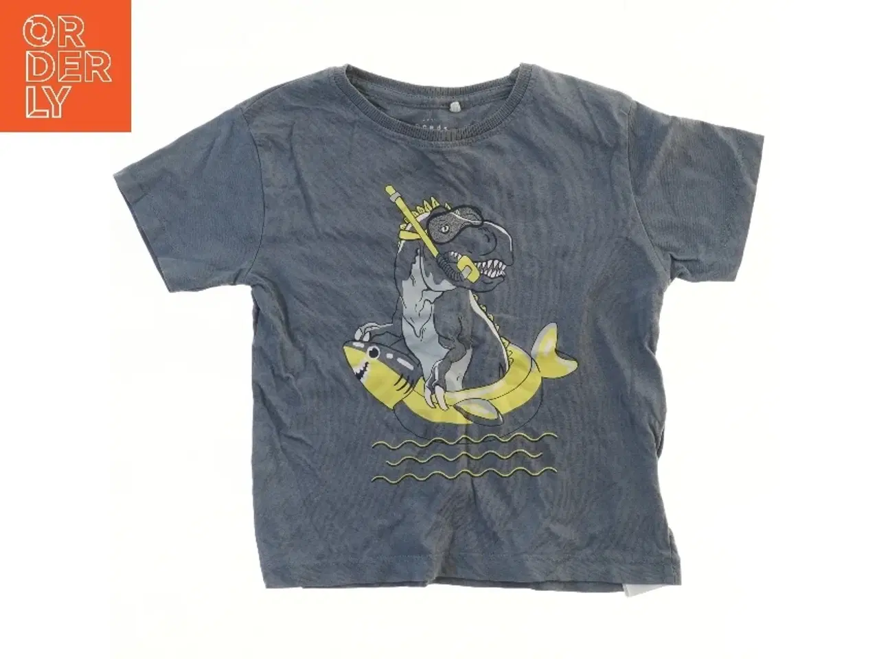 Billede 1 - Børne t-shirt med dinosaur print fra Basic needs (str. 104)