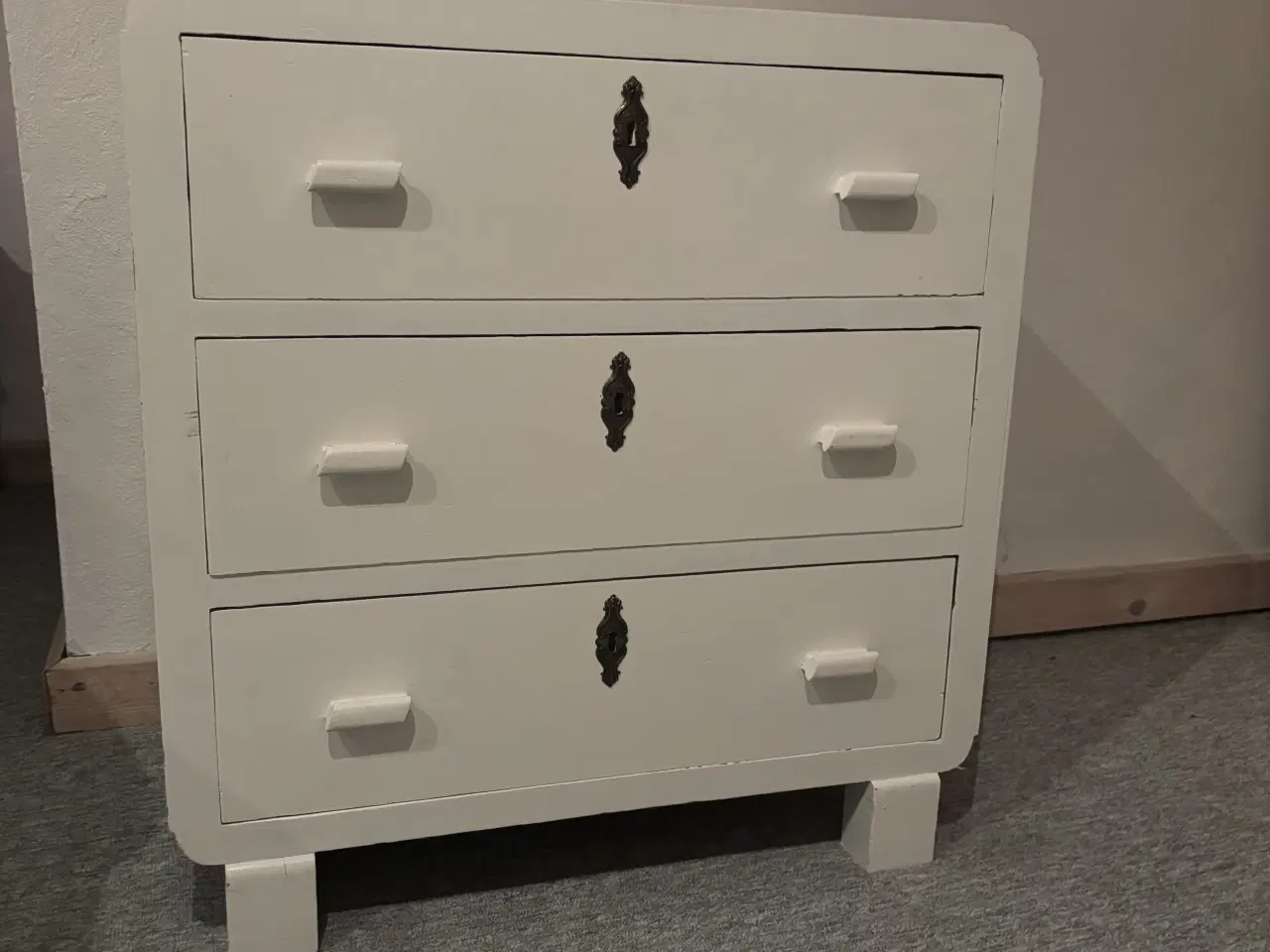 Billede 2 - Retro kommode og spejl med slebne kanter