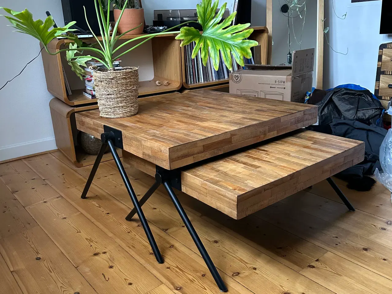 Billede 2 - Smukt sofabordssæt i massiv teak, indskudsbord