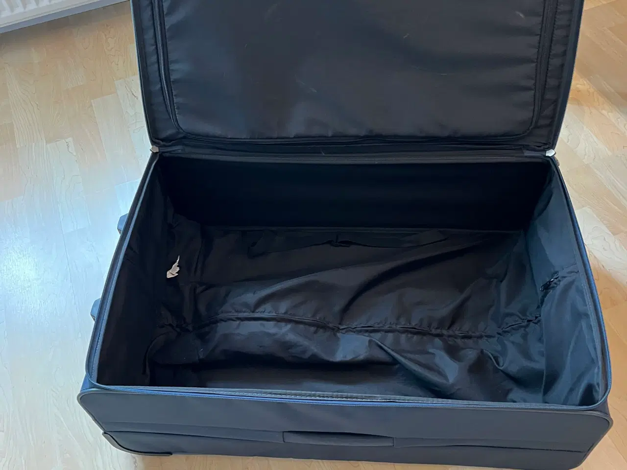 Billede 4 - Stor kuffert på hjul