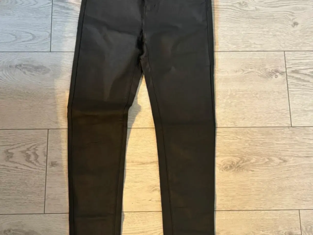 Billede 1 - Sorte jeans 