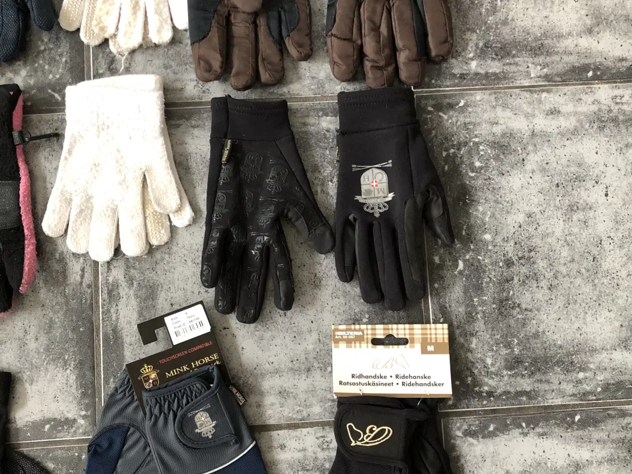 Billede 4 - 11 par ridehandsker sælges samlet
