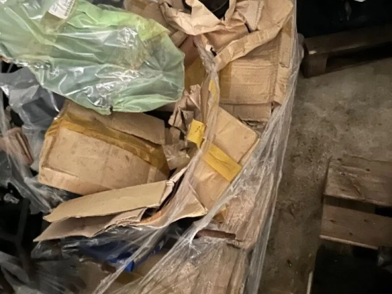 Billede 5 - Container med ubrugt auto dele