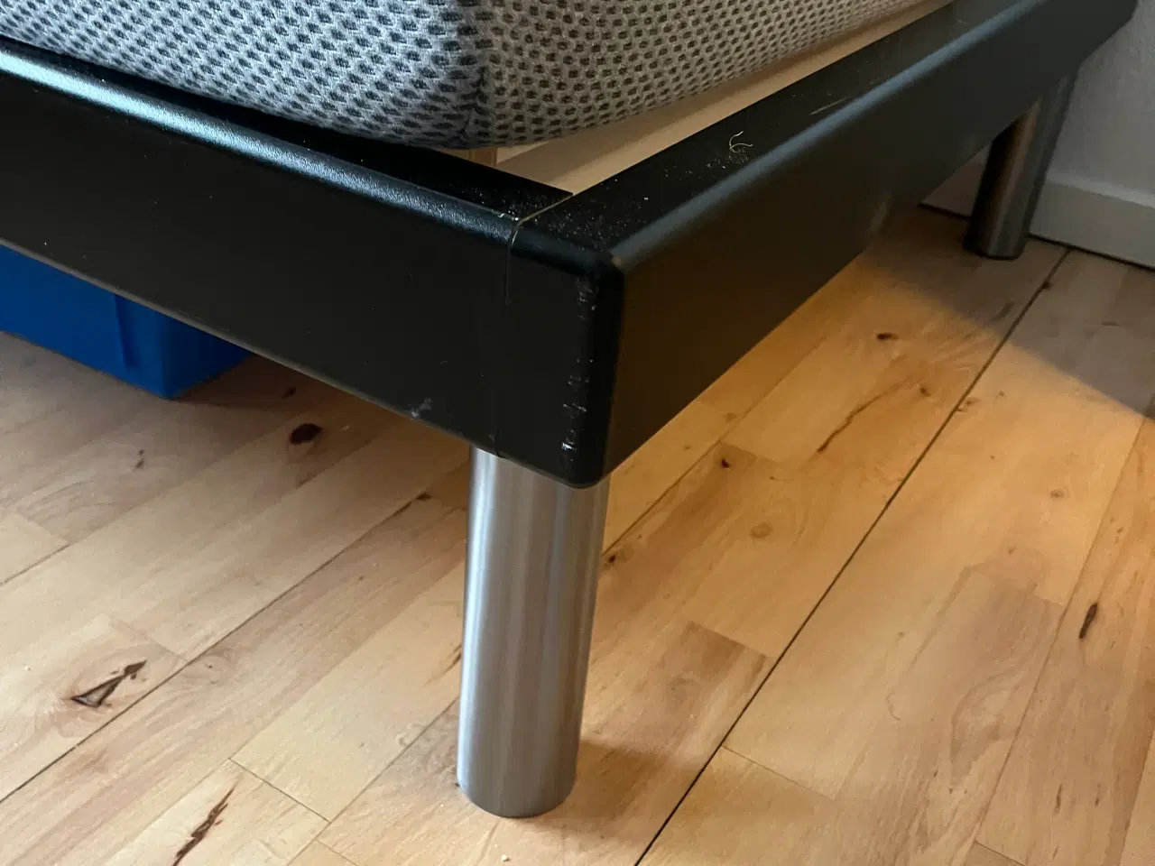 Billede 2 - Elevationsseng med madras - næsten ny (200 x100)