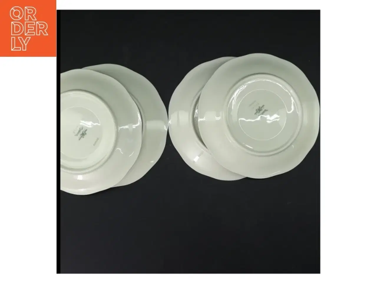 Billede 3 - Porcelænstallerkener med blomstermotiv fra Pirken Hammer (str. Ø. 19 cm)