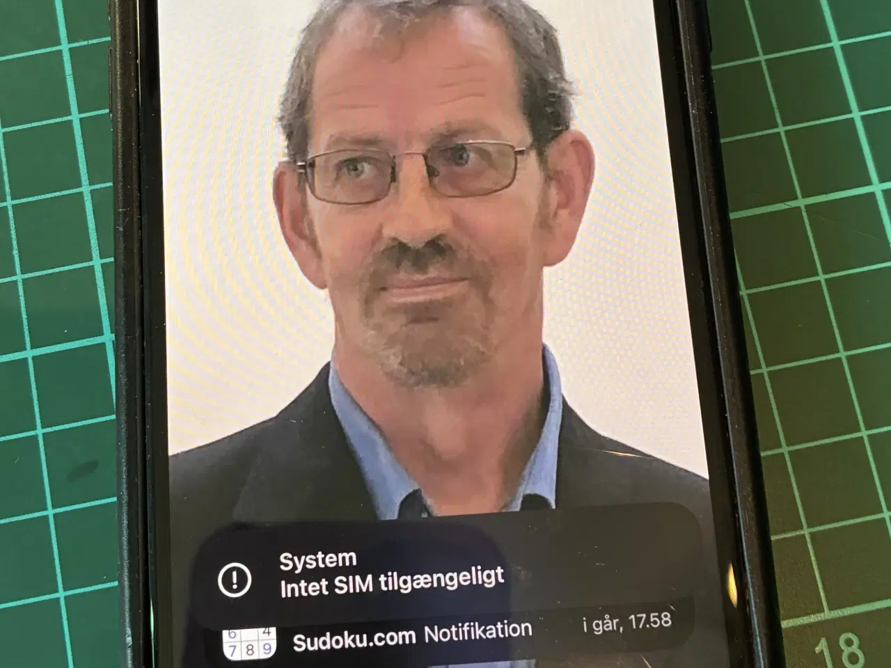Billede 2 - Mobil med kvittering og alt tilbehør
