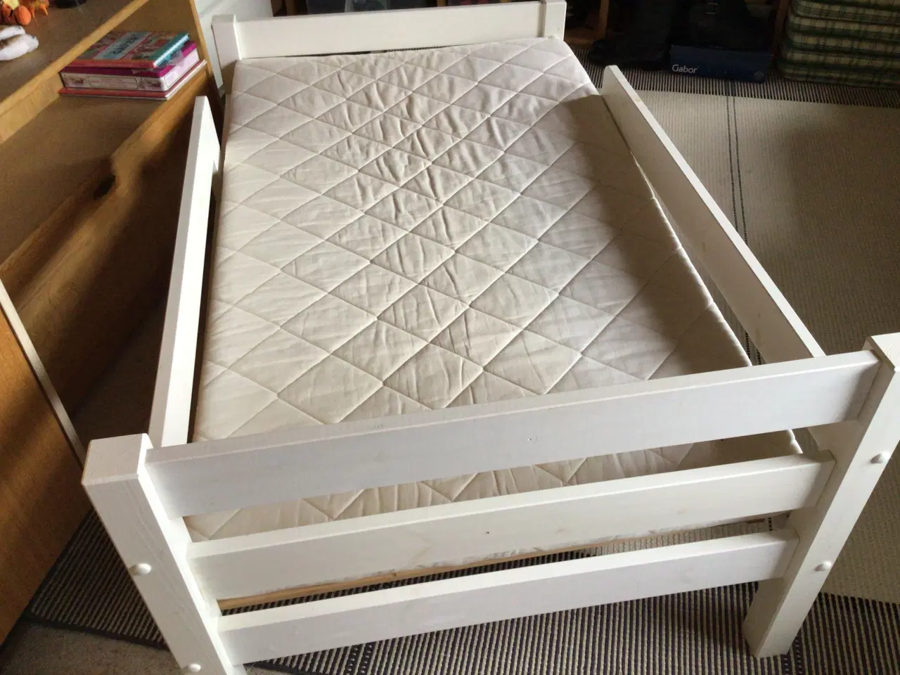 Billede 2 - Barneseng som kan trækkes ud