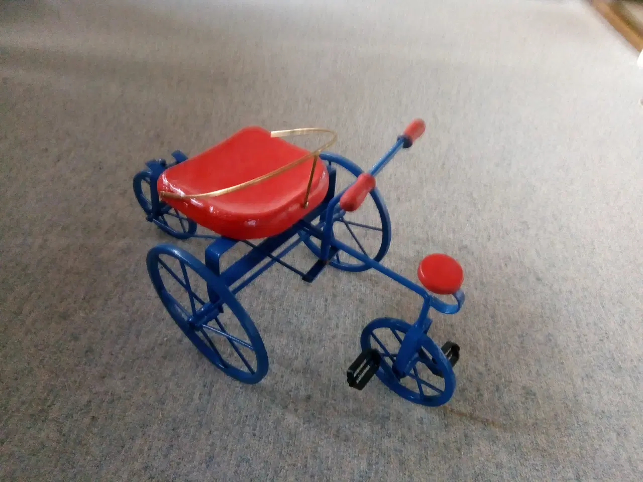 Billede 1 - Sjov gammel dukkecykel