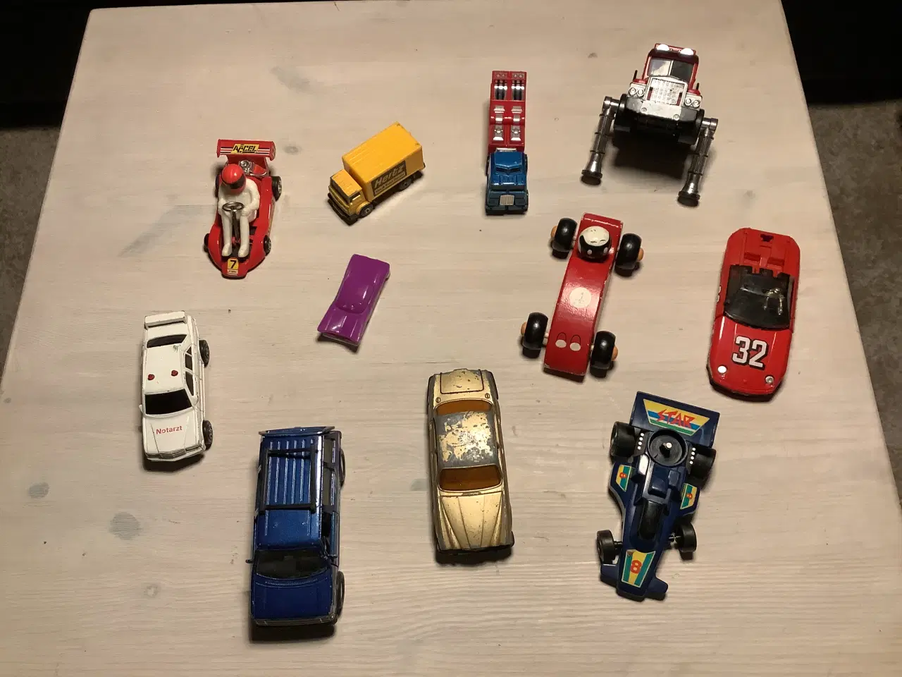 Billede 1 - Flere forskellige legetøjsbiler 