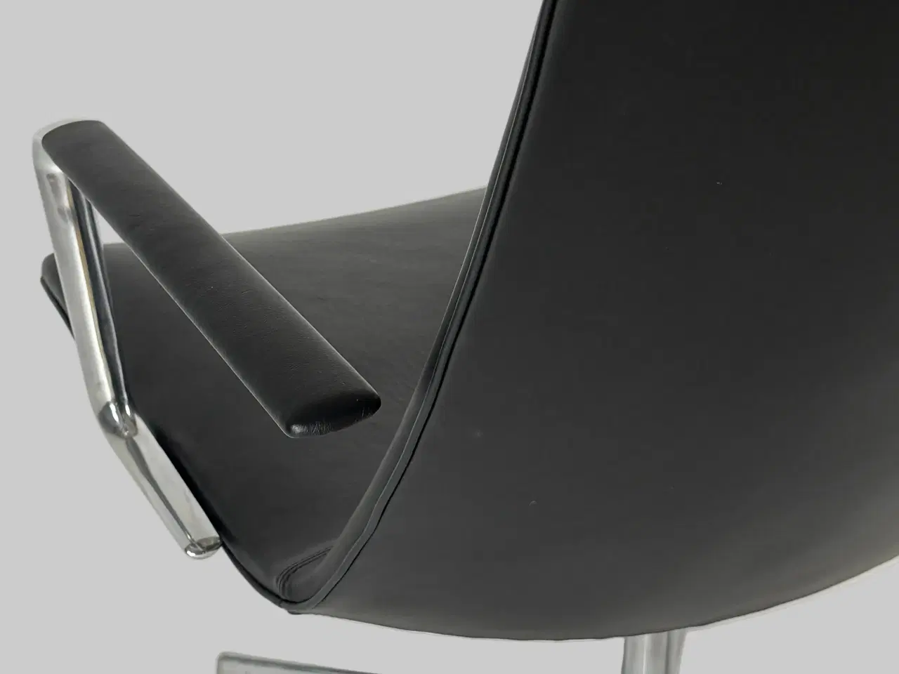 Billede 6 - Arper Catifa 70 Loungestol – Sort med Krom Stel Læder