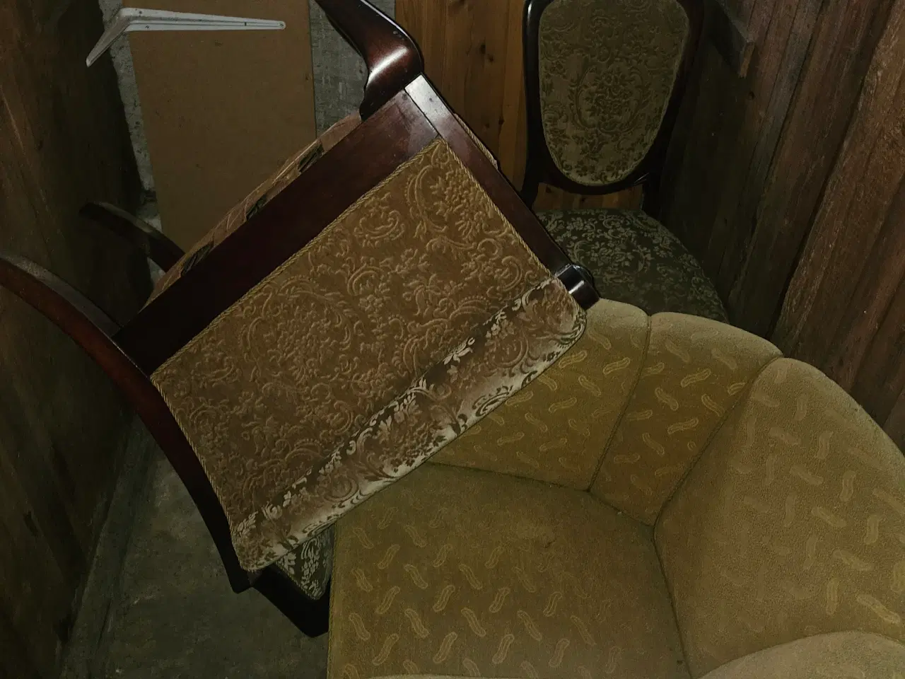 Billede 3 - Antik Sofa, Lænestole og stole. Plus box madrasse.