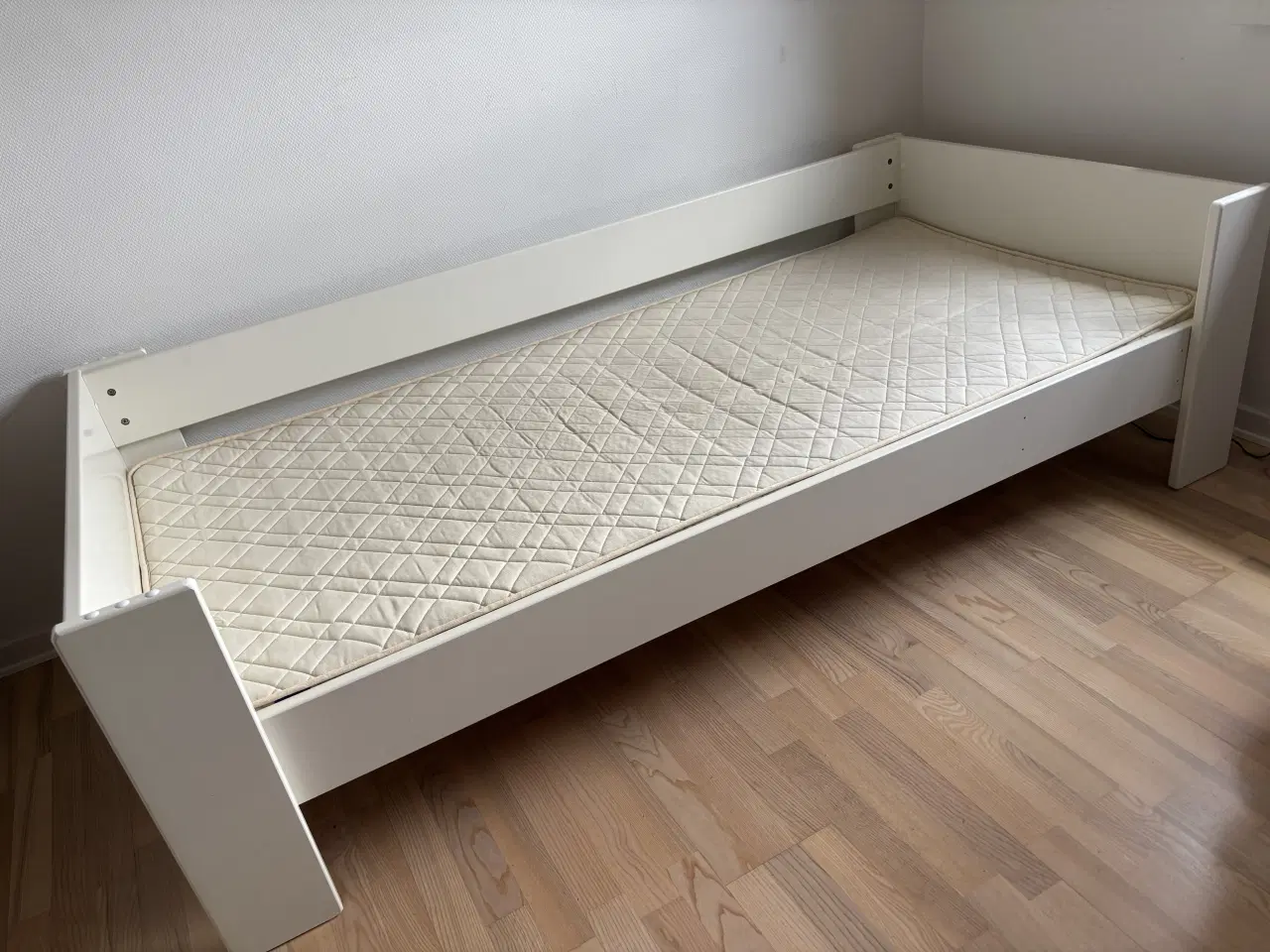 Billede 1 - Seng til barn/ung