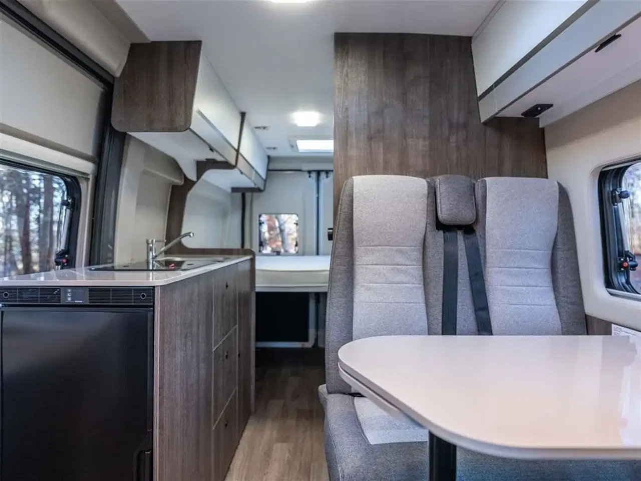 Billede 2 - 2026 - Benimar Benivan 144 UP   Benivan 144 UP 2025 er en fuldt udstyret 5,99 meter campervan